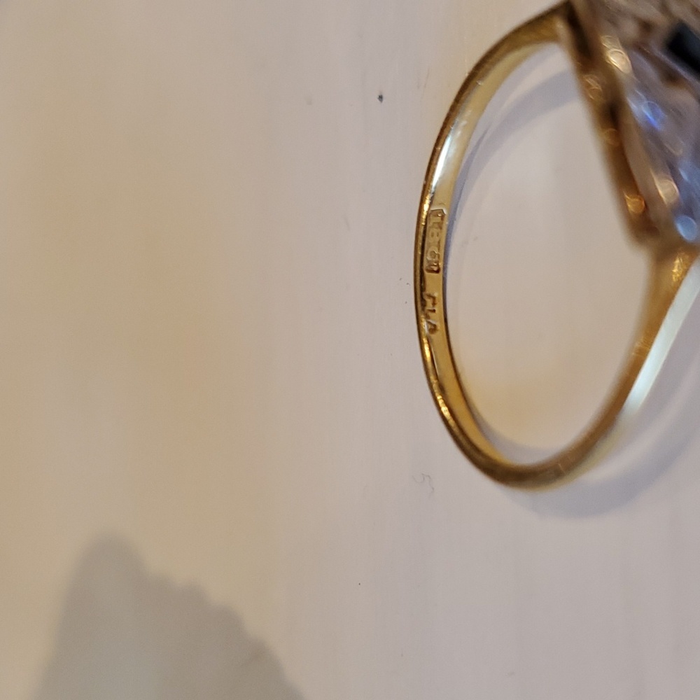 Vintage Sapphire and Diamond Ring - Picture 4 of 6